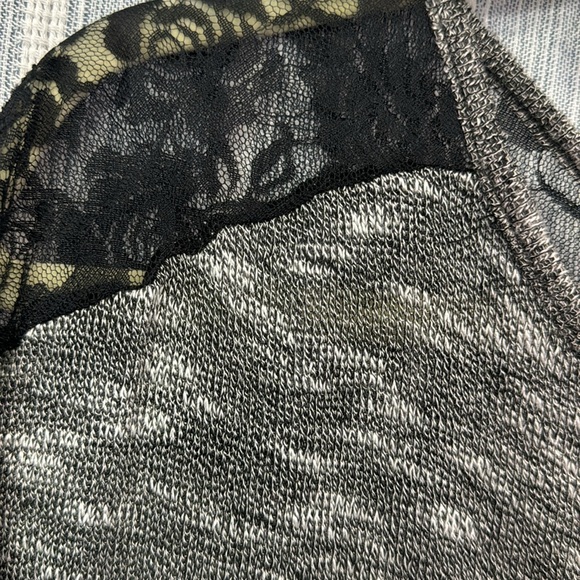 Ladies 3/4 sleeve top - Picture 2 of 4